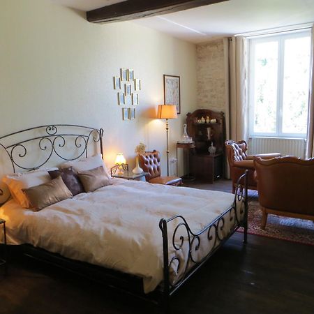 Le Bailli De Montsaugeon Bed & Breakfast Ruang foto