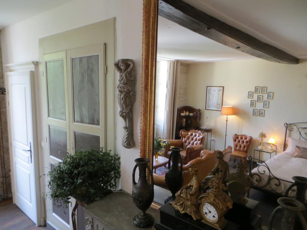 Le Bailli De Montsaugeon Bed & Breakfast Ruang foto