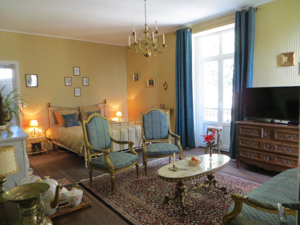Le Bailli De Montsaugeon Bed & Breakfast Ruang foto